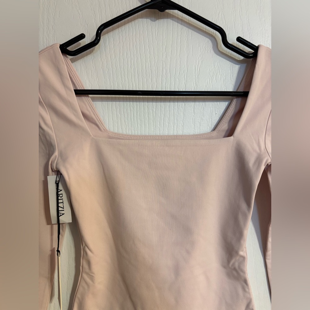 NWT Aritzia Contour Square Neckline Bodycon Long Sleeve Bodysuit in Shy Pink XS - Picture 3 of 10